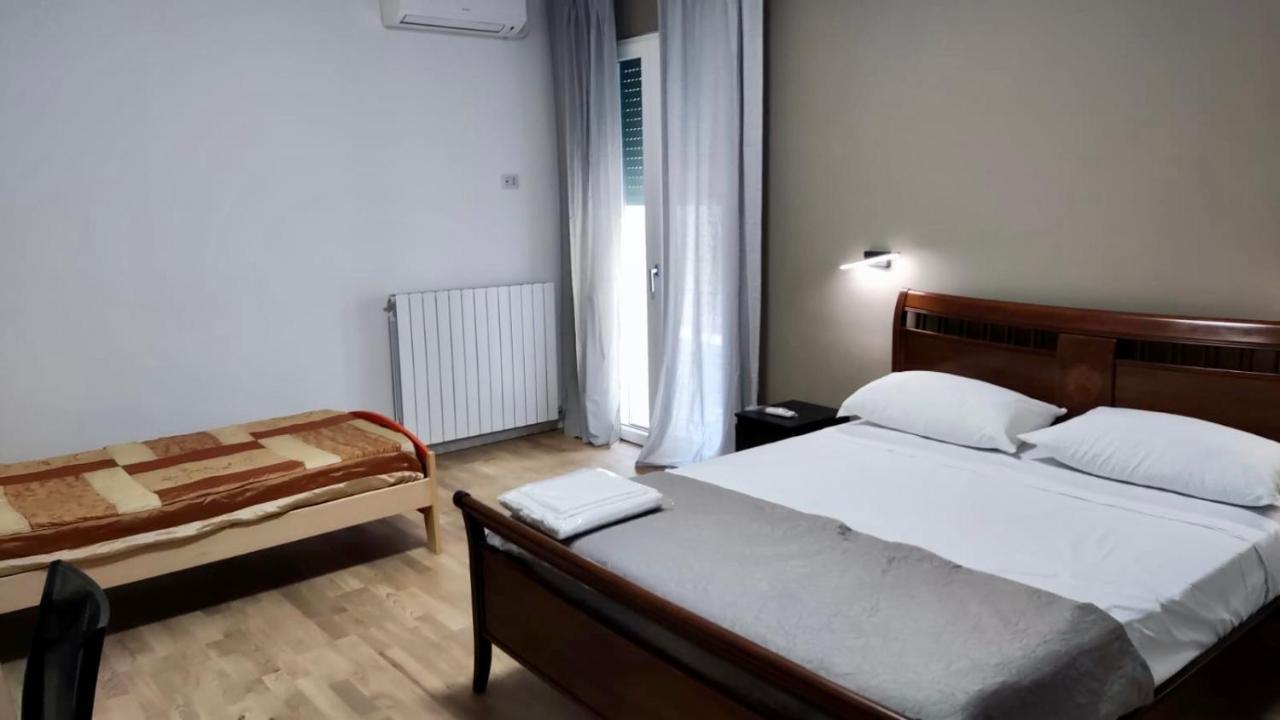 Dimora Rudiae Lecce Bed & Breakfast Exterior photo